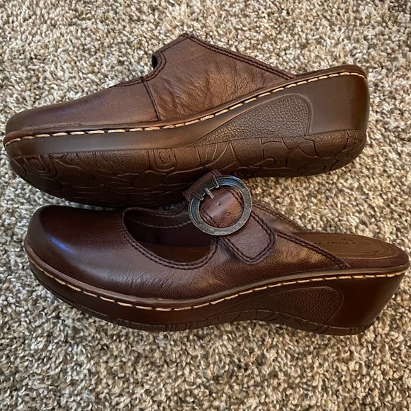"Bare Traps" Brown Leather Slip on Clog size 6.5 NEW - Picture 2 of 9